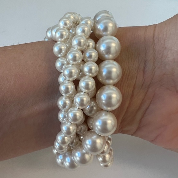 Lanvin Multi-Strand Glass Pearl Bracelet. Excellent Condition. - Picture 8 of 9